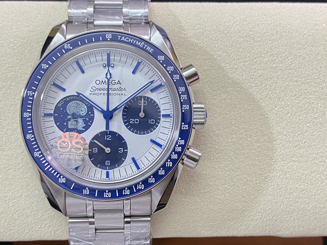 Omega Snoopy 150th Anniversary