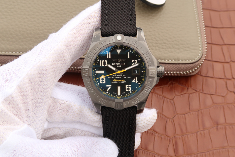 Breitling Avenger II  -1:1 Superclone