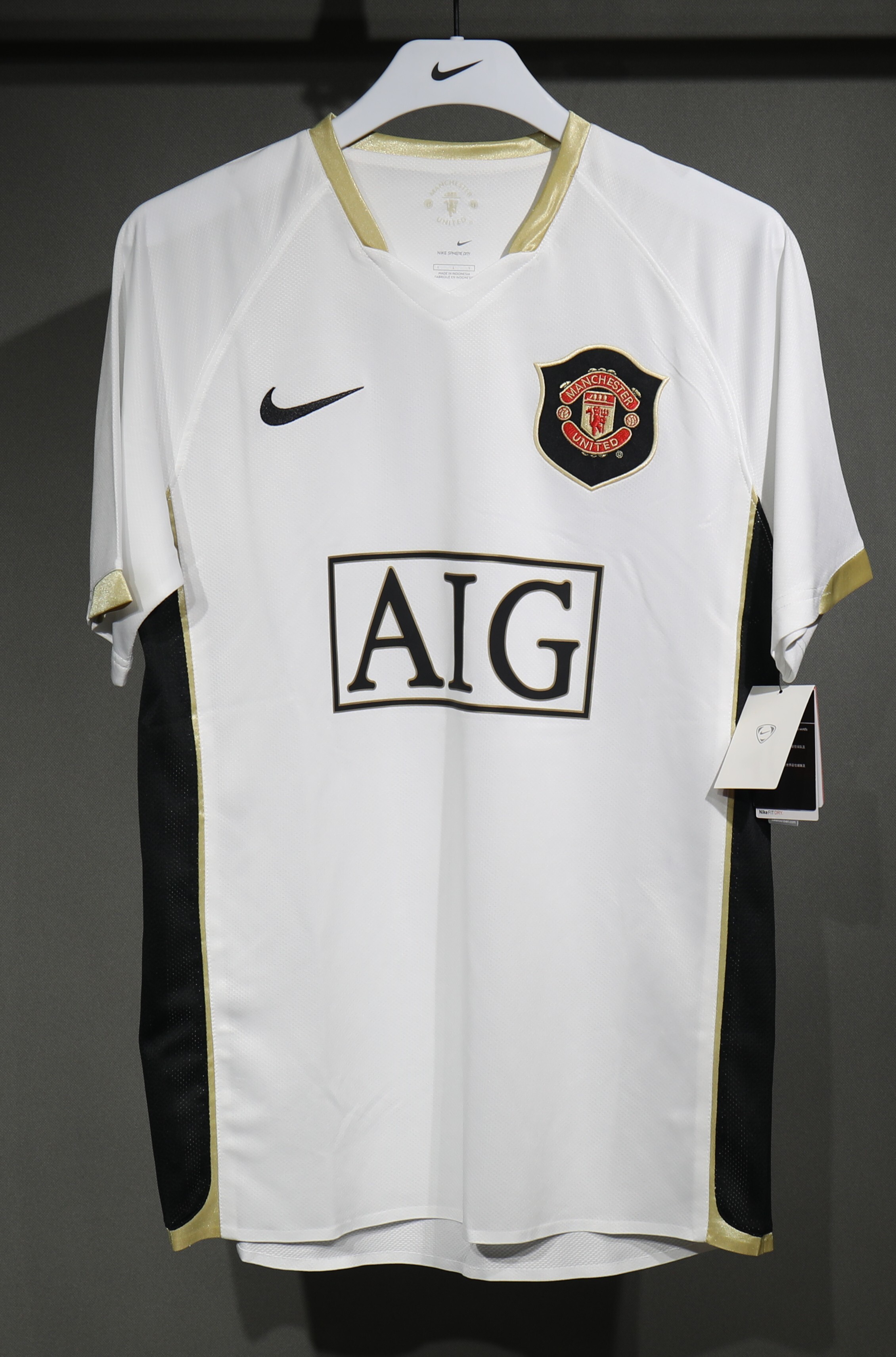 The Ultimate Guide to Choosing a Manchester United 2006-07 Manchester United Home Retro Soccer Jersey Player Edition