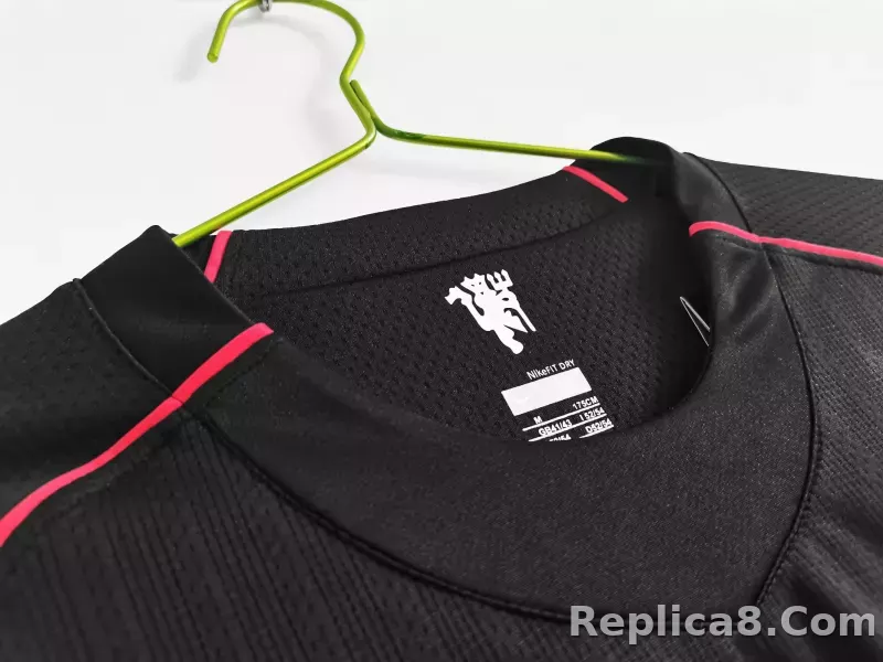 07-08 Manchester United Away Retro Jersey Long Sleeve - detail