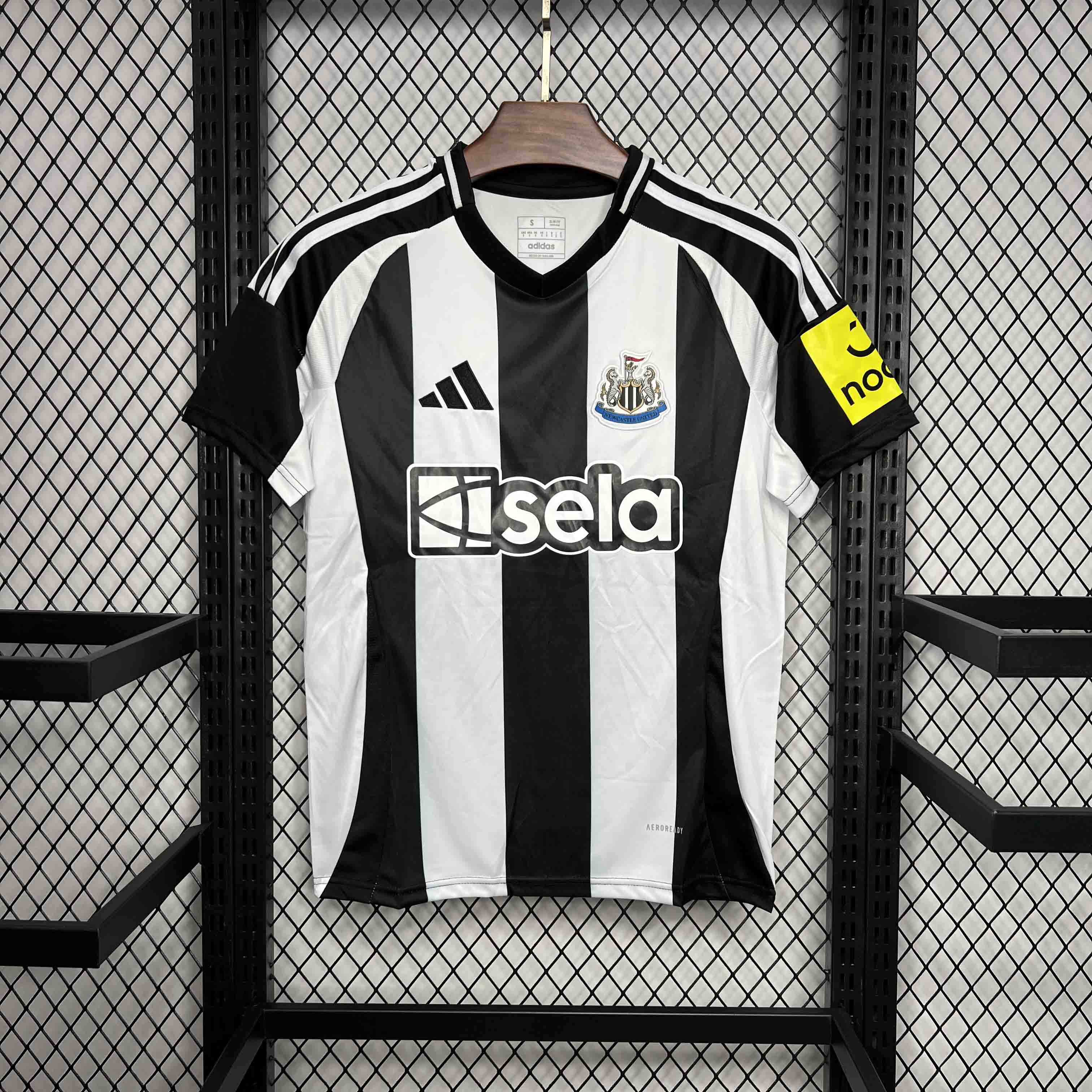 24-25 Newcastle United Home Soccer Jersey
