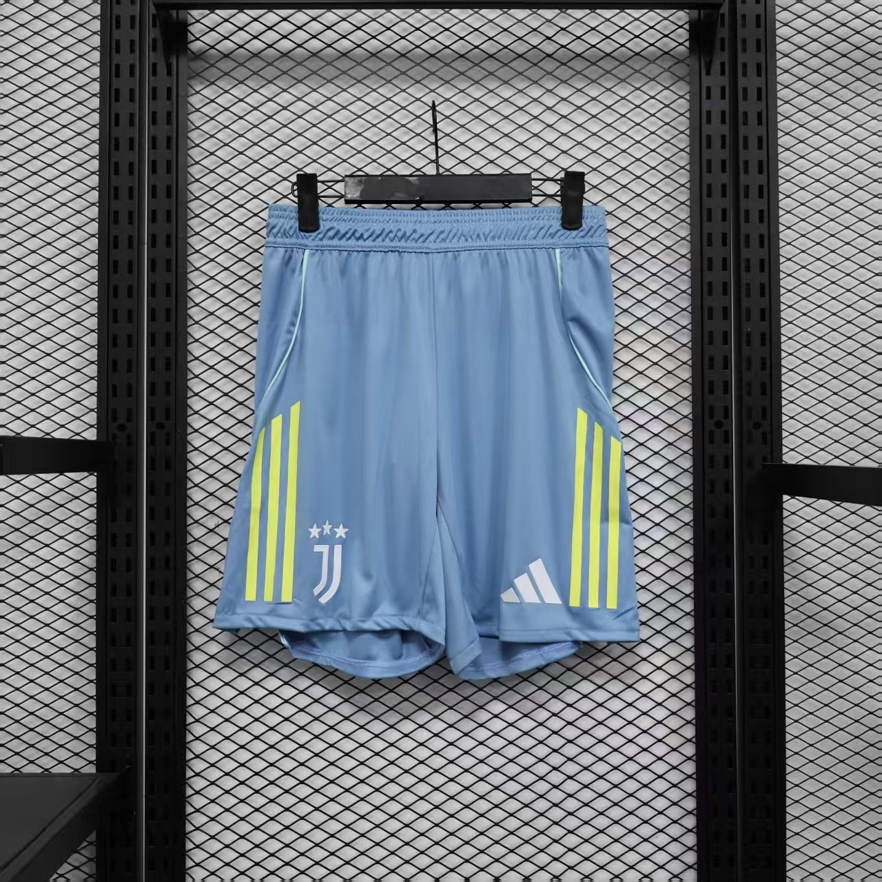 Juventus 25-26 Juventus Away Soccer Shorts Player Version Review: Is It Worth the Investment?