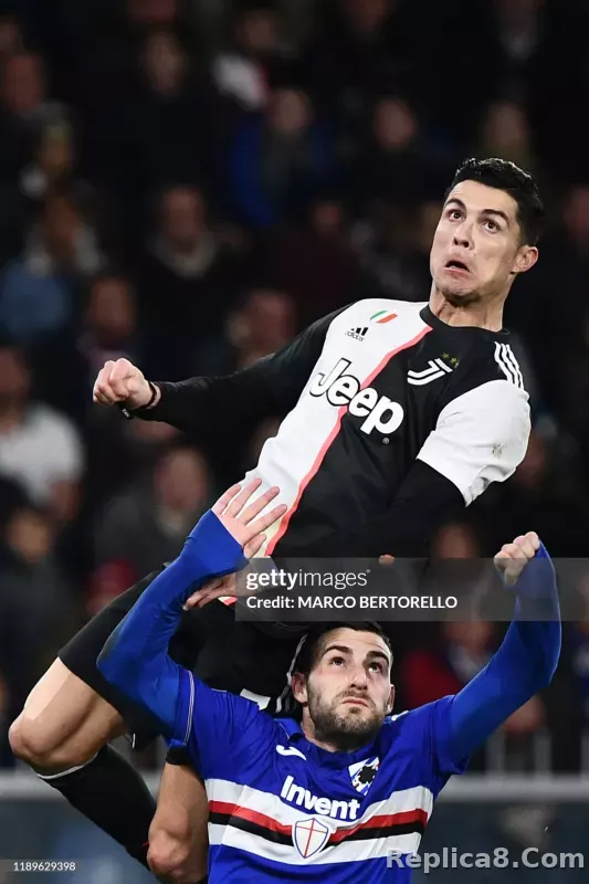 2019-20 Juventus Retro Jersey Home Player Edition Long Sleeve - detail