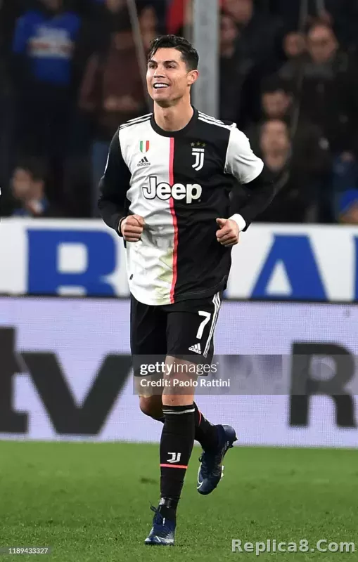 2019-20 Juventus Retro Jersey Home Player Edition - detail