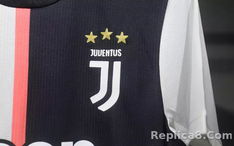 2019-20 Juventus Retro Jersey Home Player Edition - detail
