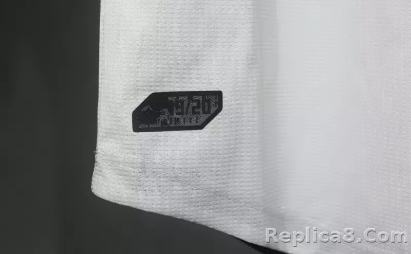 2019-20 Juventus Retro Jersey Home Player Edition - detail