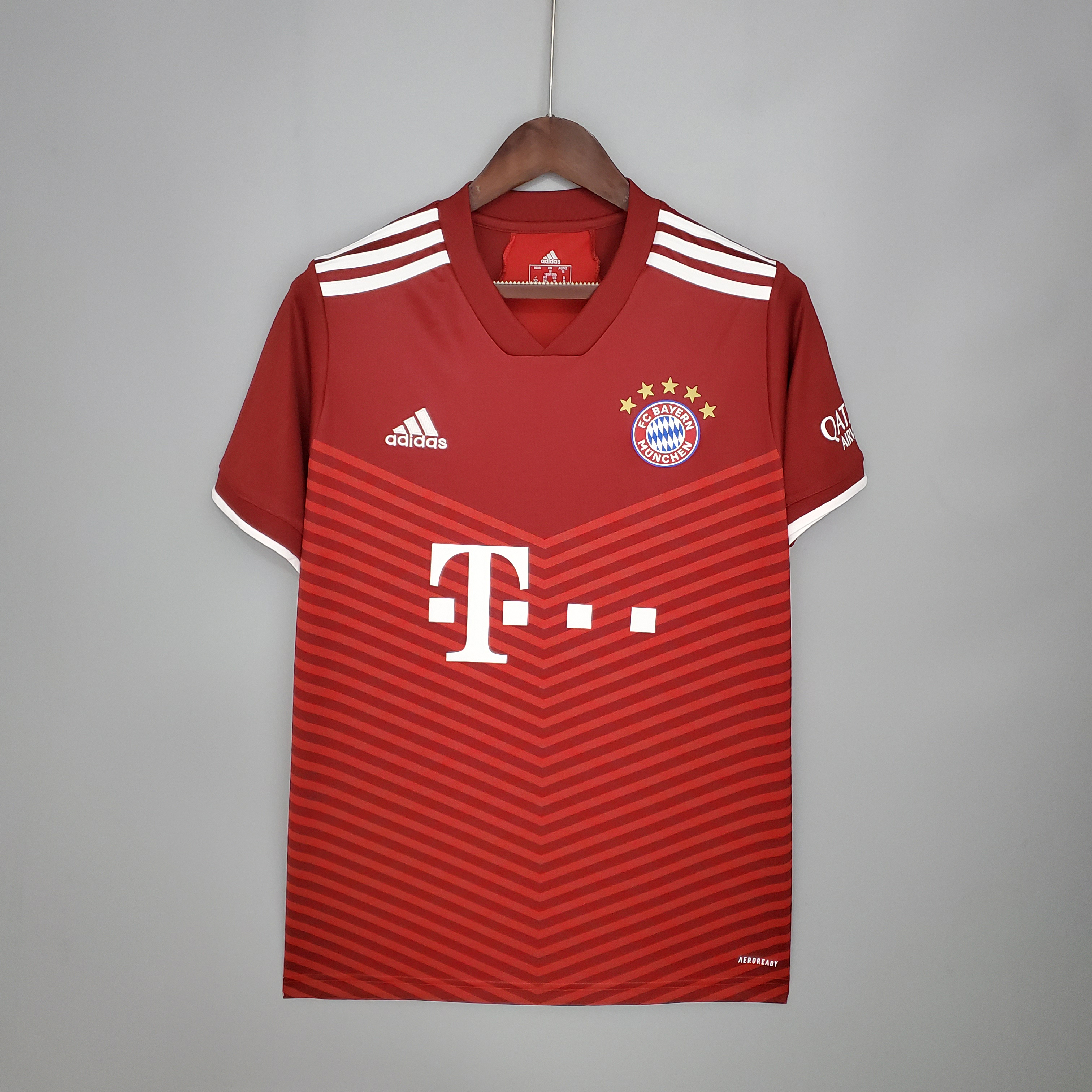 Bayern München 2021-22 Bayern Munich Home Retro Jersey vs The Original: A Detailed Comparison