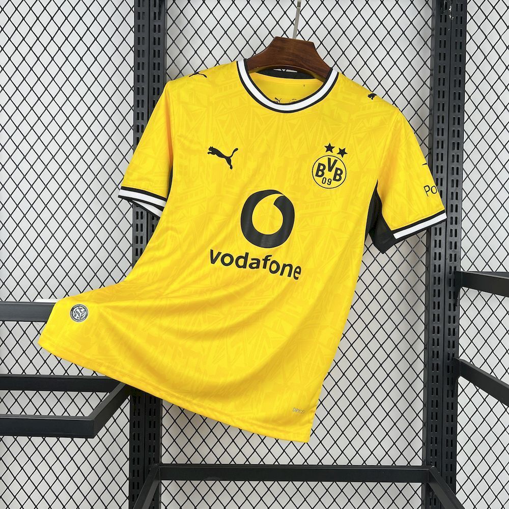 How to Style Your Borussia Dortmund 26-27 Borussia Dortmund Home Soccer Jersey for Every Occasion