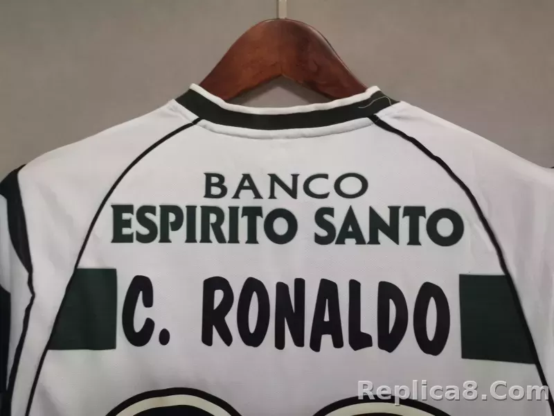 2001/03 Sporting CP  Home Retro Jersey - detail
