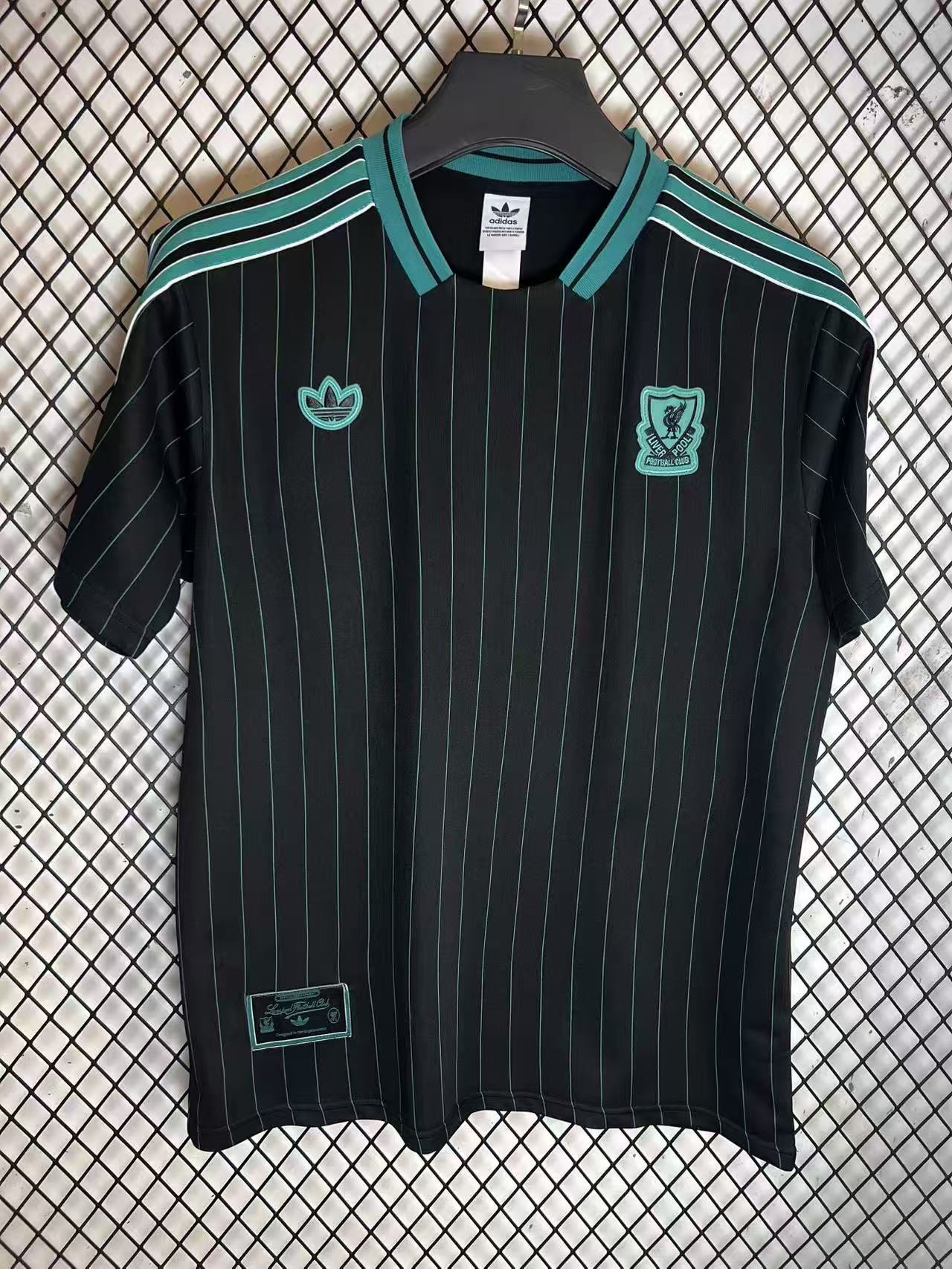 Liverpool Retro版 T-Shirt Black色S到4 x L