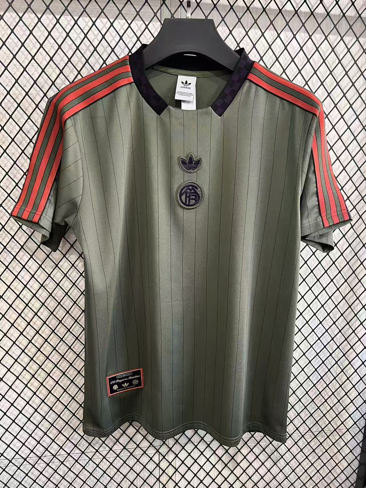 Bayern Munich Retro版 T-Shirt 墨Green S到4 XL