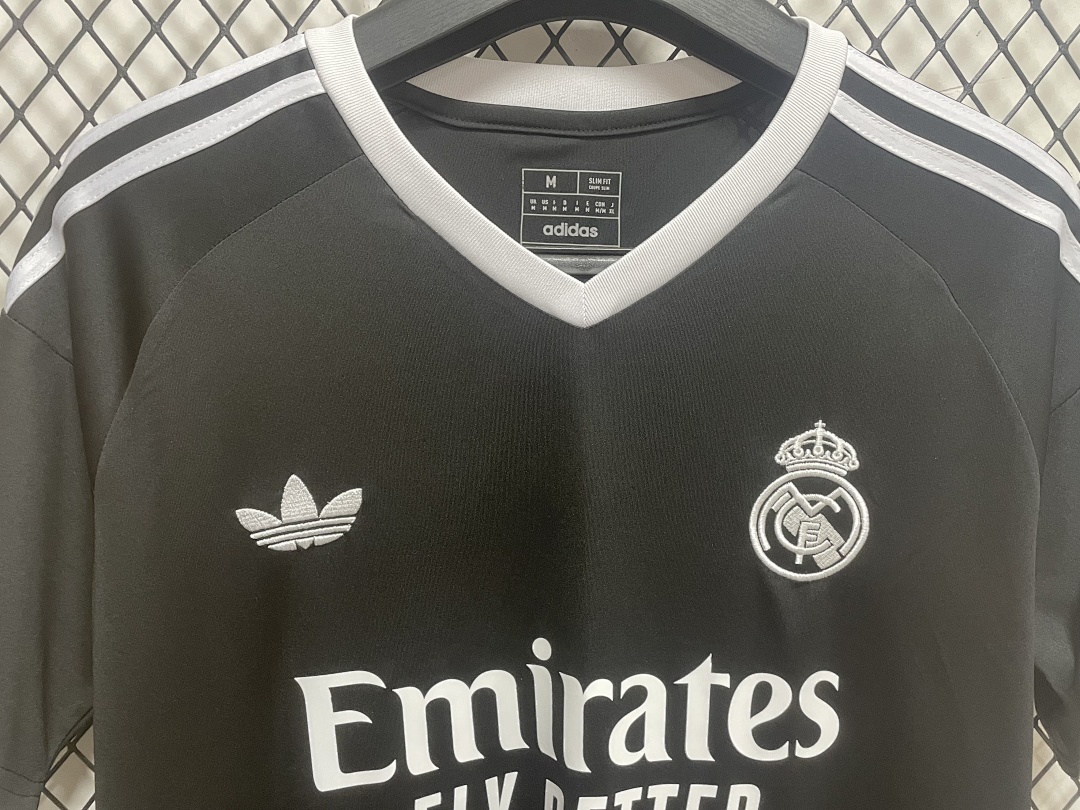 Real Madrid Goalkeeper Jersey S-4 XL