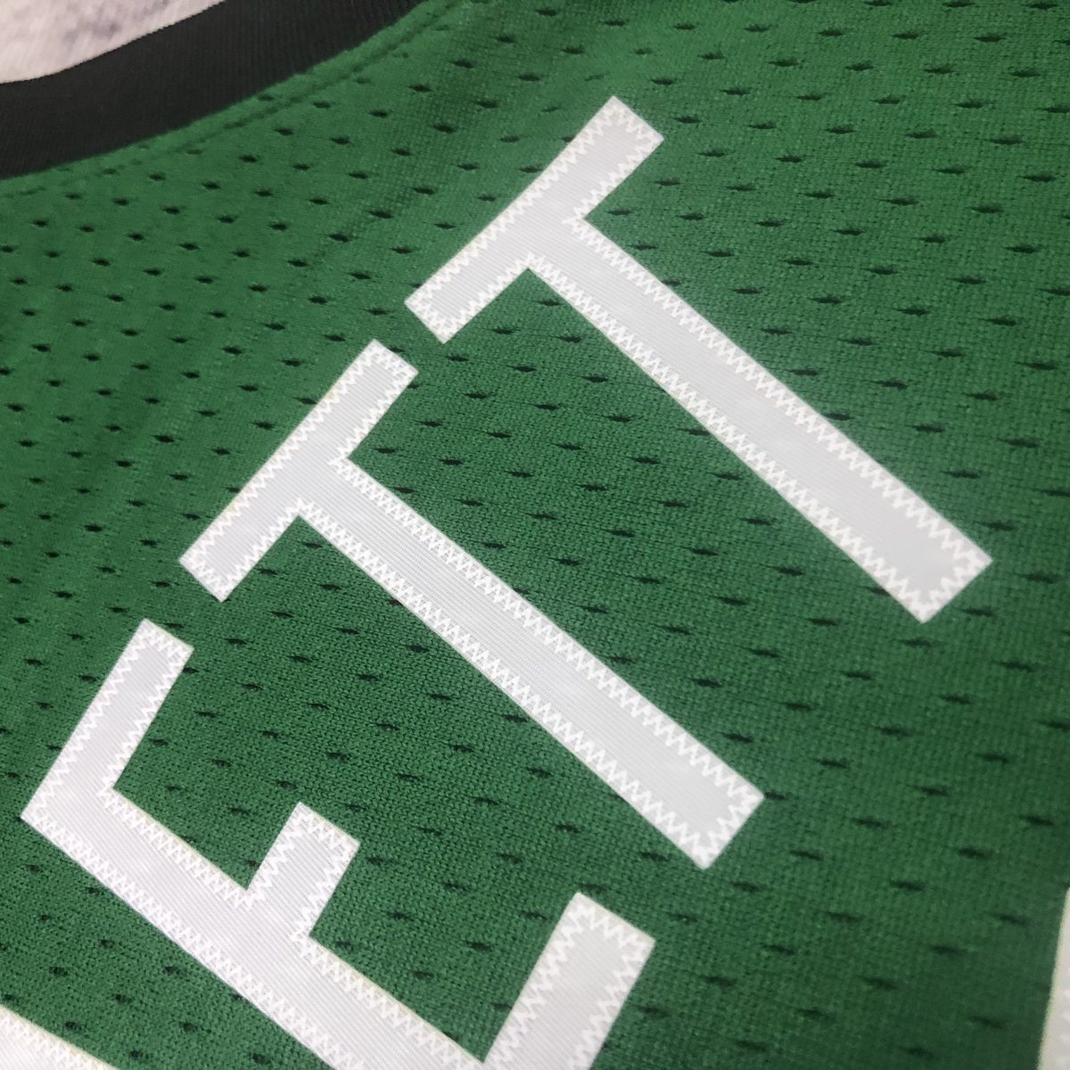 Boston Celtics Throwback Heat-Pressed Swingman Jersey Green #5 Kevin Garnett - detail