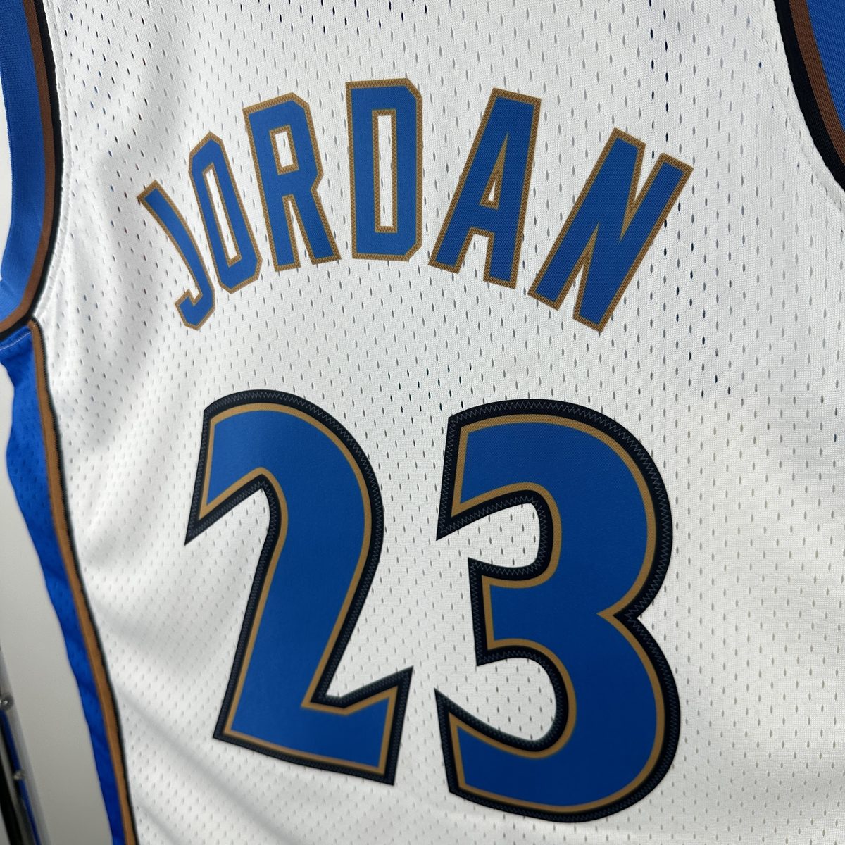 Washington Wizards 01/02 Season Throwback Jersey White #23 Jordan - detail